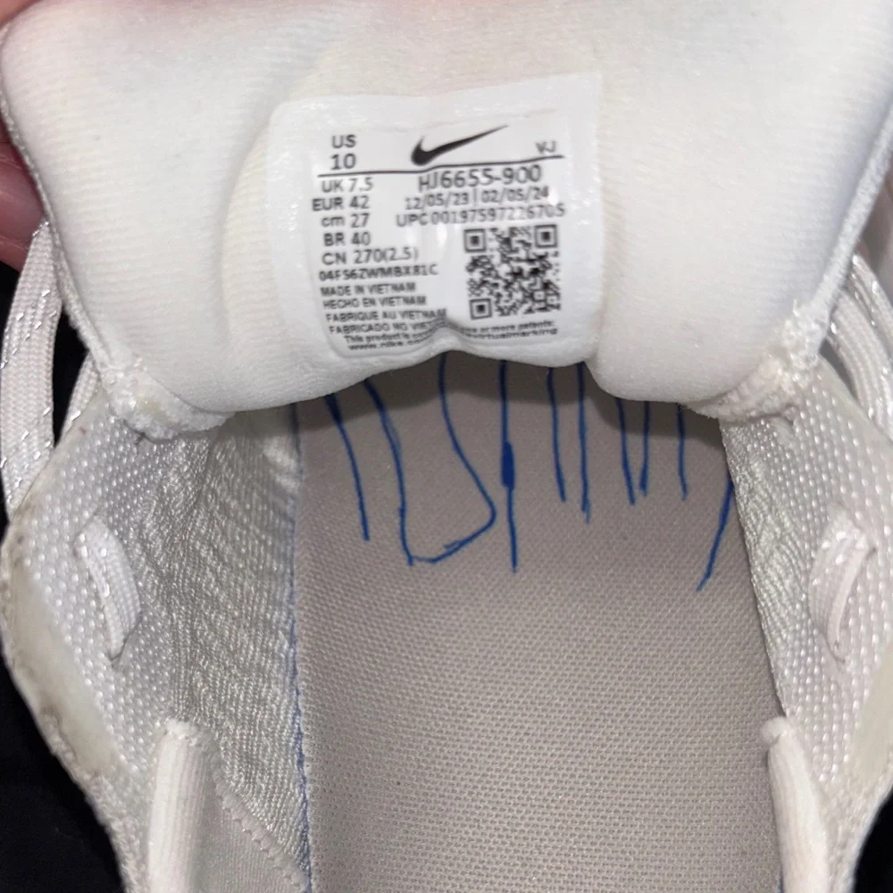 Nike Invinvible Run 3 Cream and Blue Running Shoes - Picture 6 of 9